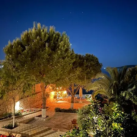 Beach House With Direct Access To Private Beach Near Bodrum Camlik (Bodrum)