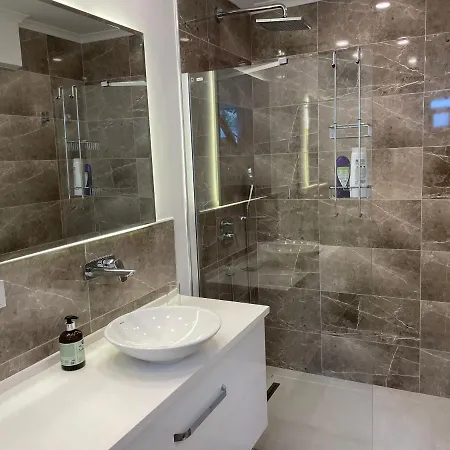 Beach House With Direct Access To Private Beach Near Bodrum Camlik (Bodrum)