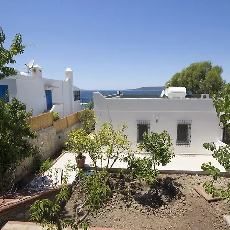 Beach House With Direct Access To Private Beach Near Bodrum * Camlik (Bodrum)