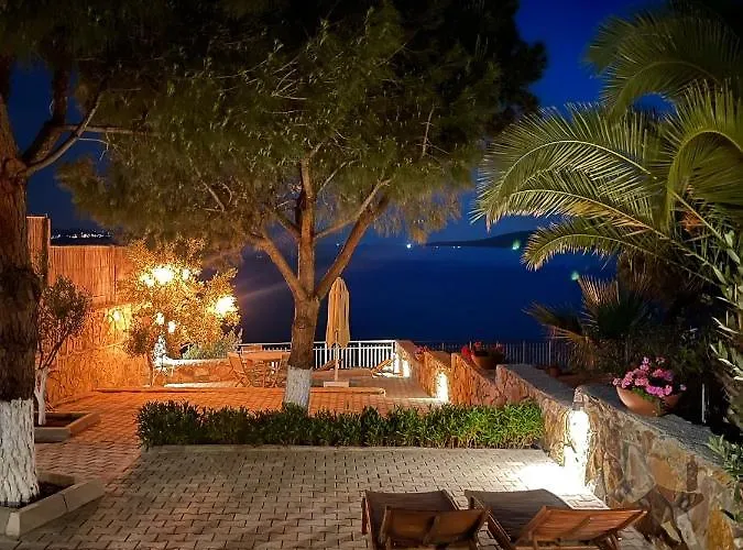 Beach House With Direct Access To Private Beach Near Bodrum * Camlik (Bodrum)