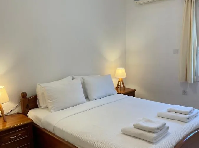 Beach House With Direct Access To Private Beach Near Bodrum Camlik (Bodrum)