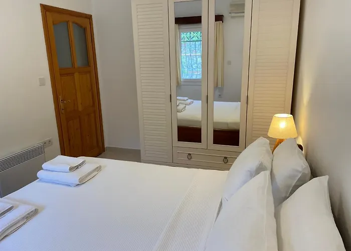 Beach House With Direct Access To Private Beach Near Bodrum 度假居 *