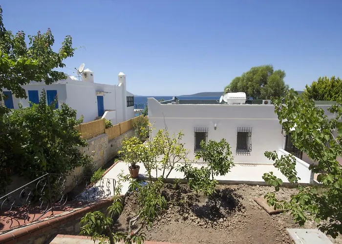 Beach House With Direct Access To Private Beach Near Bodrum * Camlik (Bodrum)
